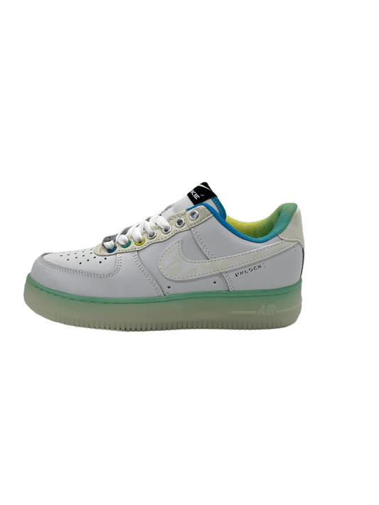 AIR FORCE 1 IN WHITE X GREEN